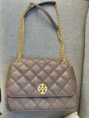 🌟TORY BURCH Quilted Willa Quilted Shoulder Bag in Volcanic with Gold Chain